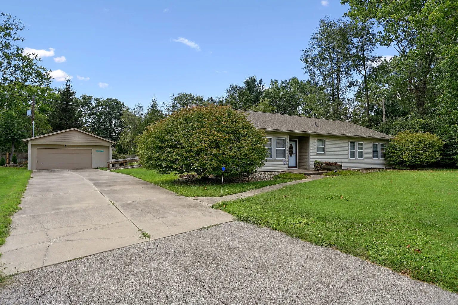 1 Illini Cir photo 1