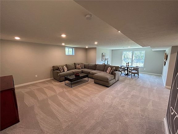 5th image of 100 Oak Creek Dr