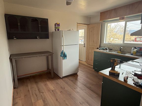 Renovated eat-in kitchen