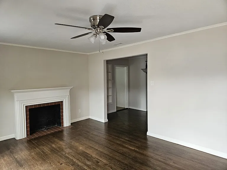 4021 Adrian Dr — Photo 3