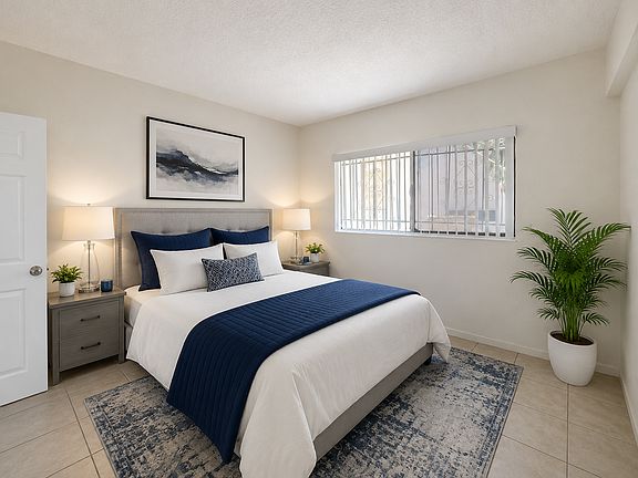 5th image of 634 W 5th St APT 2