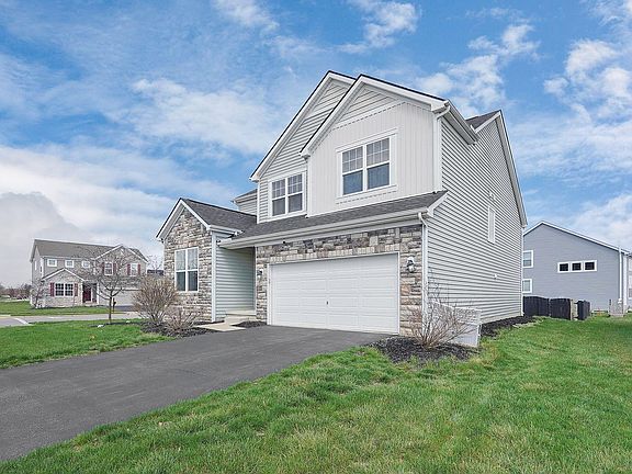 4th image of 330 Benjamin St