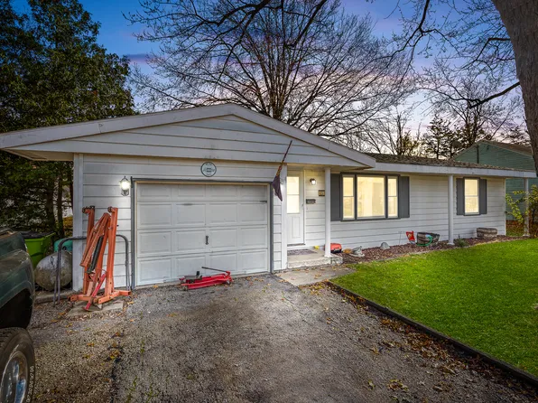 511 Stanley Dr, Fairbury, IL 61739