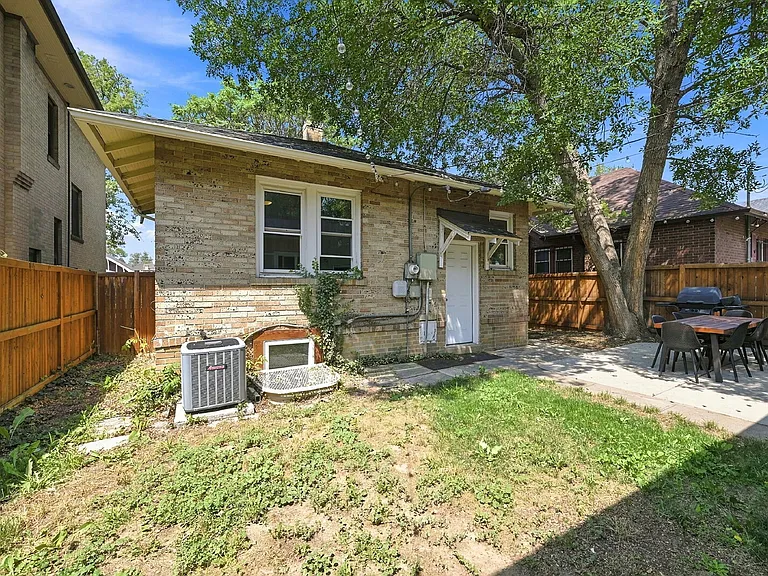 2630 N York St — Photo 23