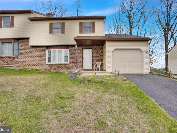 1740 Acorn Dr, Sinking Spring, PA 19608