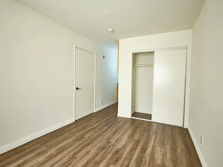 744 N Manhattan Pl — Photo 7
