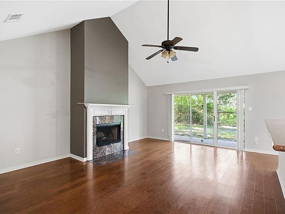5th image of 30 Shady Oaks Dr