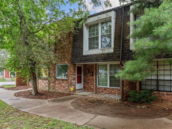 369 Chapel Ridge Dr, Hazelwood, MO 63042