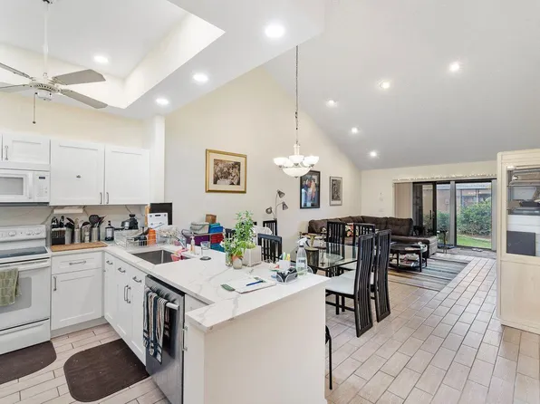 10900 Waterberry Court, Boca Raton, FL 33498