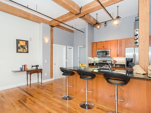 3rd image of 589 Essex St Unit 207