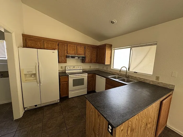 3227 W Helena Dr — Photo 5