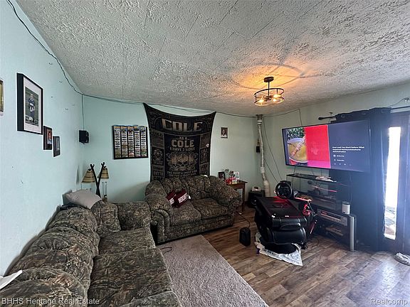 5th image of 126 W Mason St