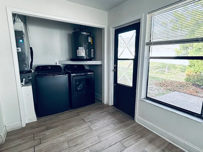 2130 Bancroft Pl — Photo 17