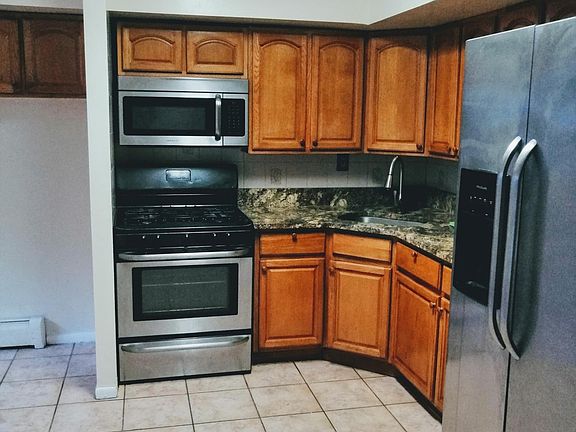 5th image of 831 Bryant Ave #1
