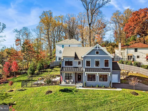 8 Langton Ln, Newtown Square, PA 19073