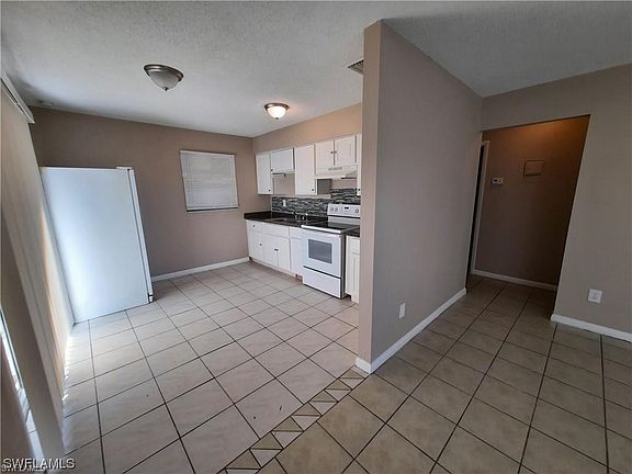 3rd image of 1799 Beachwood Dr