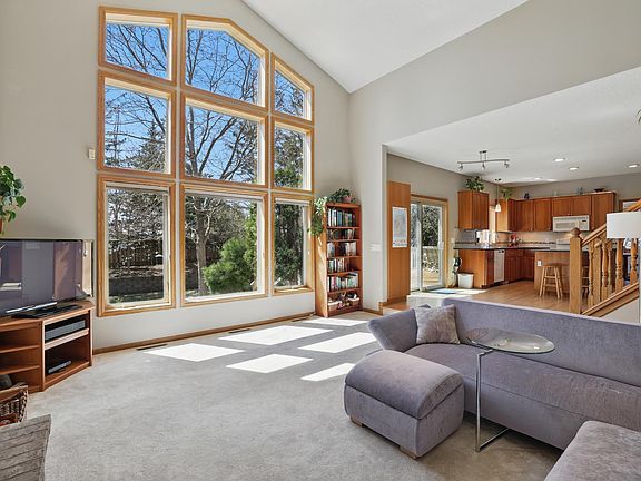 3rd image of 8557 Beacon Alcove