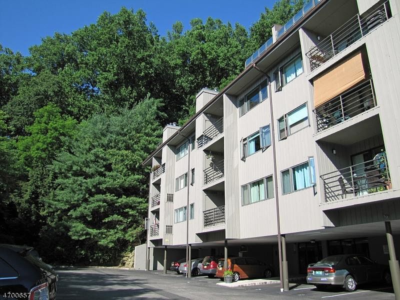 1st image of 61 Mount Kemble Ave APT 102