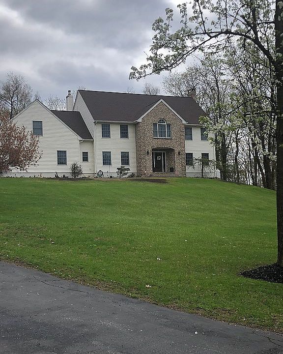 2nd image of 8 Doe Run