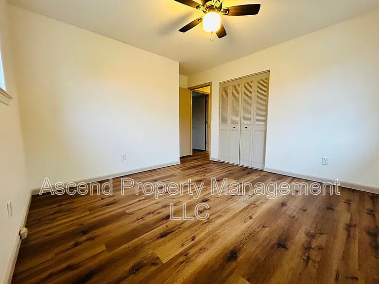 370 Julian Rd — Photo 15