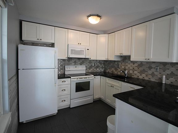 3rd image of 17 Waterview Dr #17
