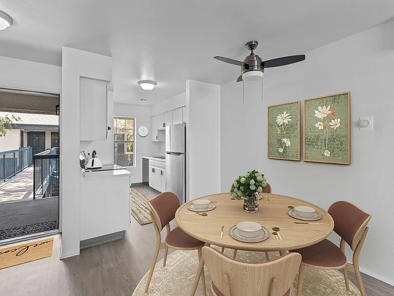Coronado Glen Apartments — Photo 8