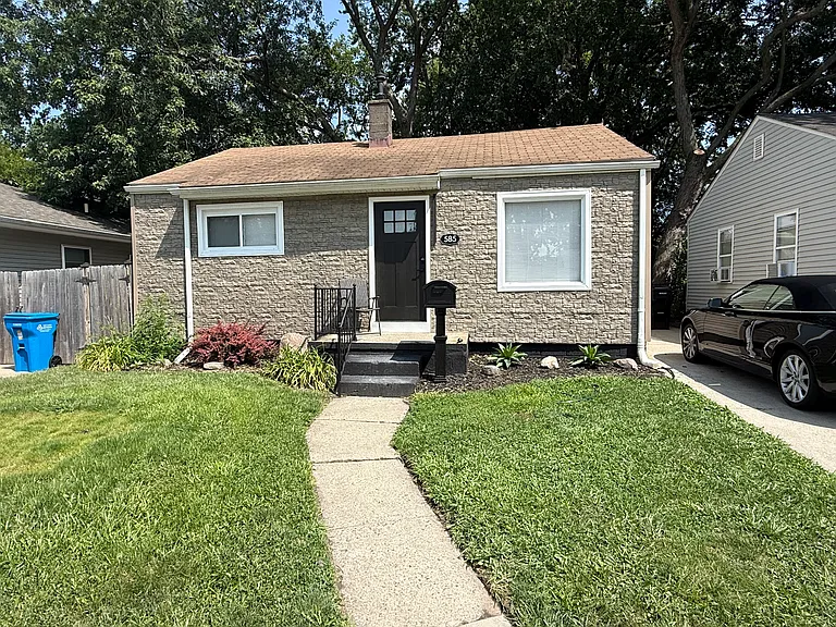 585 E Harwood Ave — Photo 1