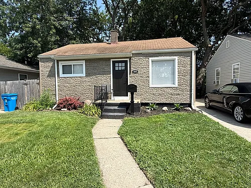585 E Harwood Ave Photo 1