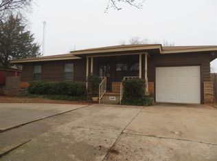 1024 Circle Dr, Clinton, OK 73601