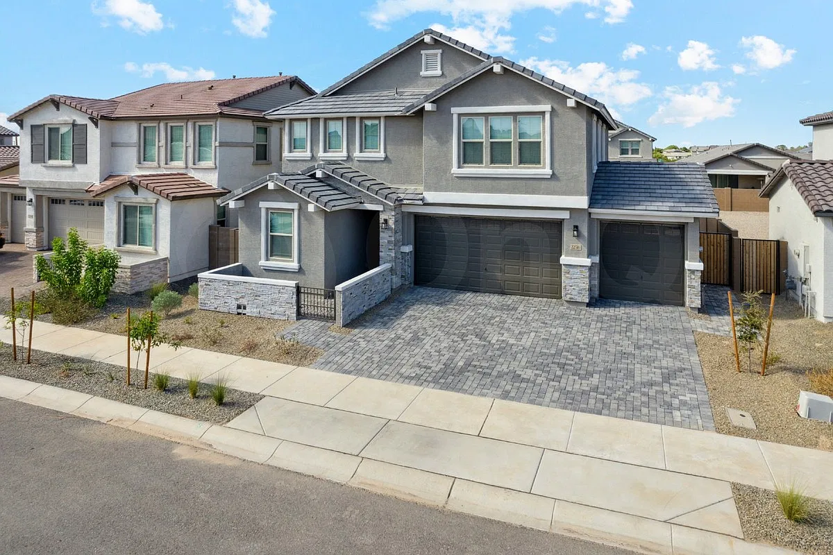 5 bed, 3.0 bath, 2621 sqft, $3,080 — Photo 4