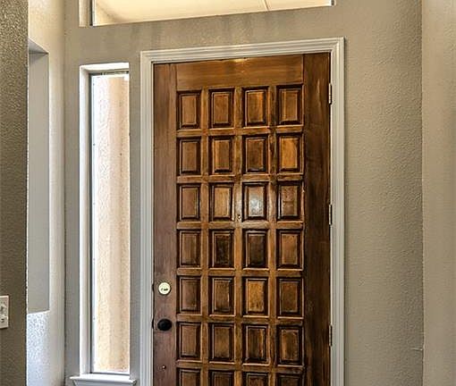 4th image of 4540 Loma Linda Cir