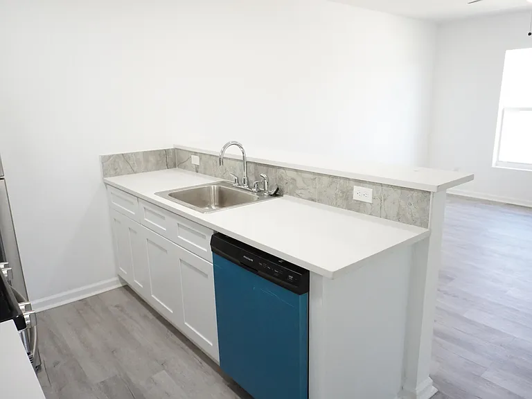 1173 W 28th St #2 — Photo 4