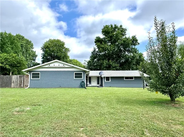 1600 Ranch Dr, Springdale, AR 72762