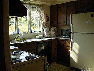 5th image of 51 Bayview Ave
