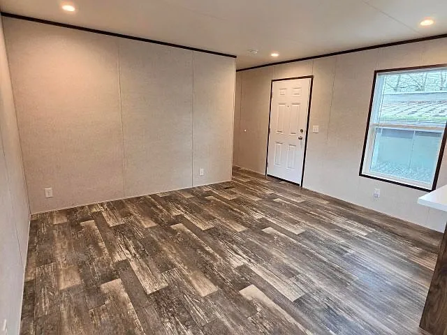 71 Harold Dr — Photo 2