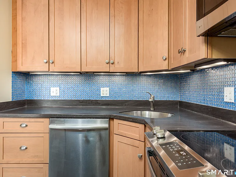 54 Willieb St #B — Photo 9