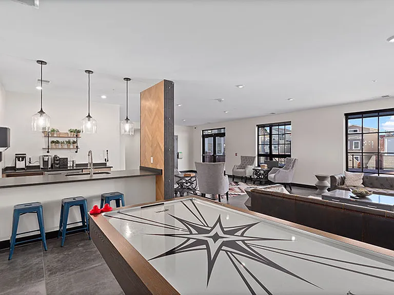 Battery Park Lofts — Photo 22