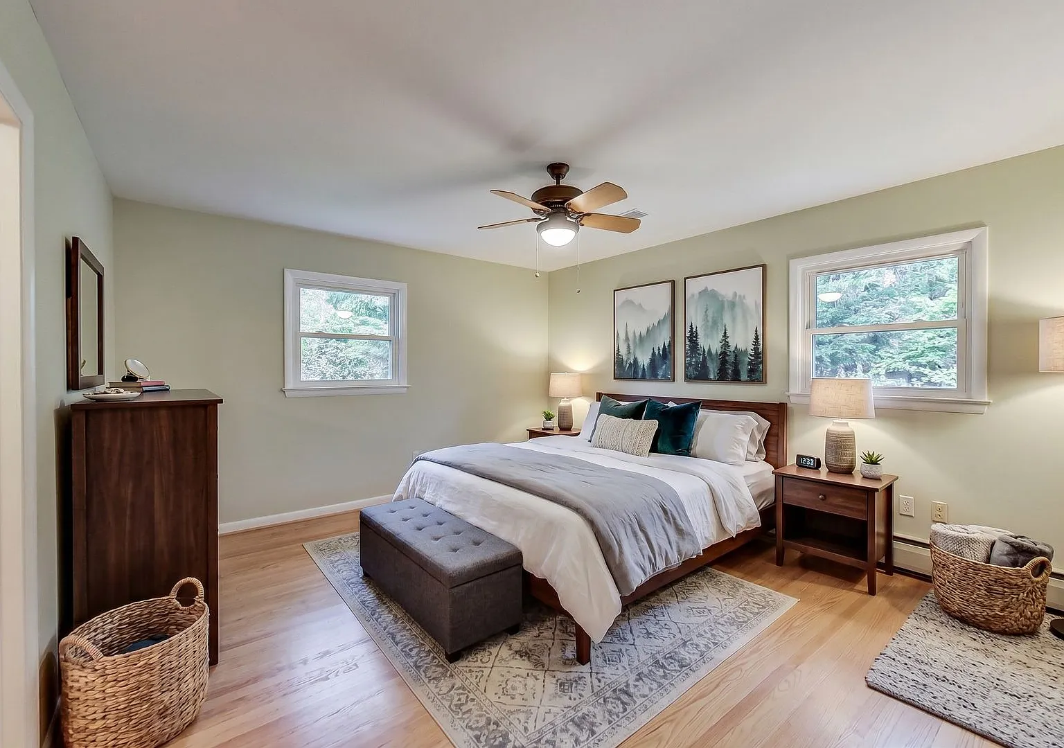 Spacious 3BR/3BA Retreat Backing to Nature in Quiet Silver Spring Cul-de-Sac — Photo 4