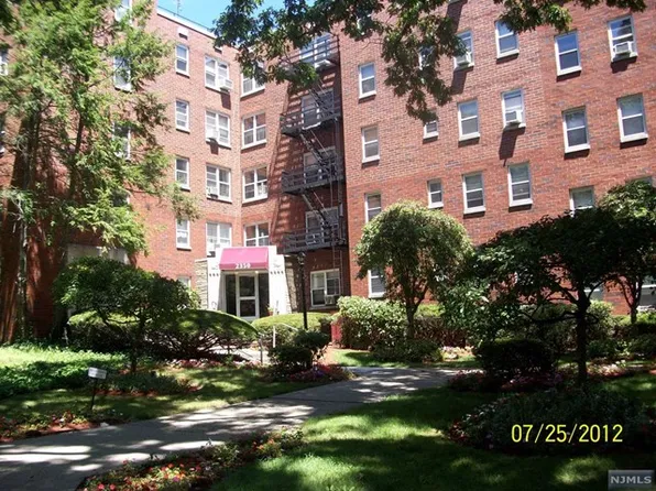 2330 Linwood Ave #2B-302B, Fort Lee, NJ 07024