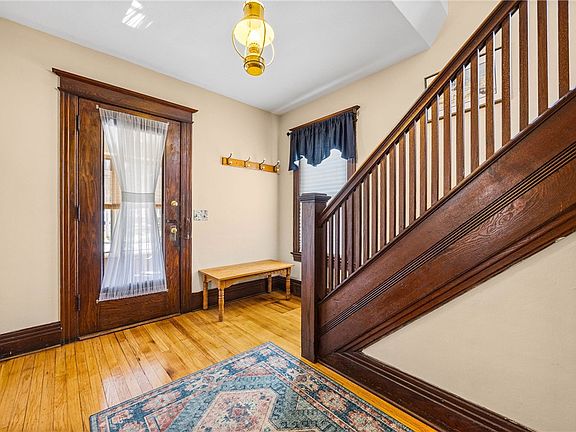 5th image of 142 Hillside Ave