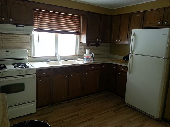 other view of kitchen