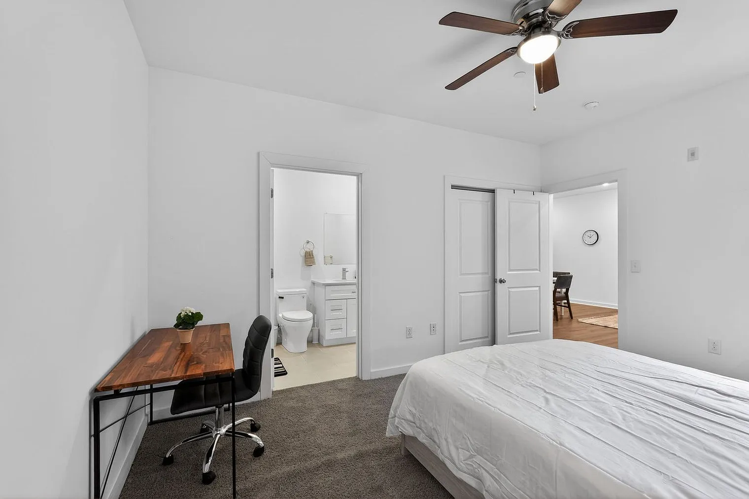 1 bed, 1.0 bath, 5963 sqft, $2,475 — Photo 4