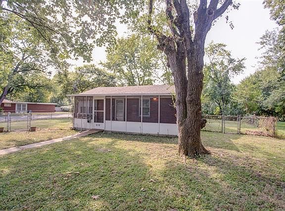 2nd image of 628 Valley Dr