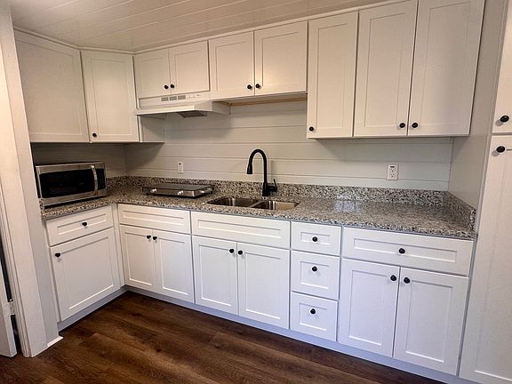 4th image of 1106 S Center St #B