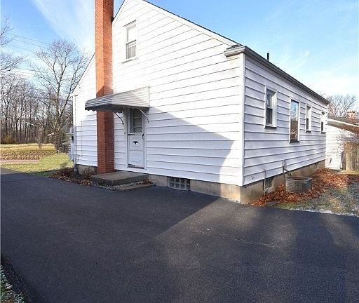 3rd image of 3431 Wayside Dr