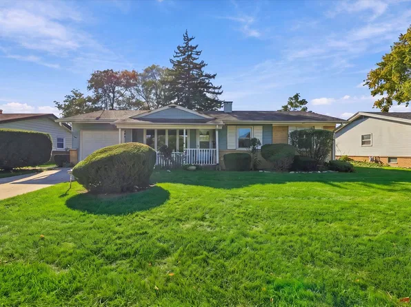 760 Crest Ave, Elk Grove Village, IL 60007