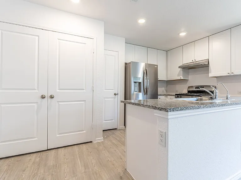 2807 Ruby Xing — Photo 8