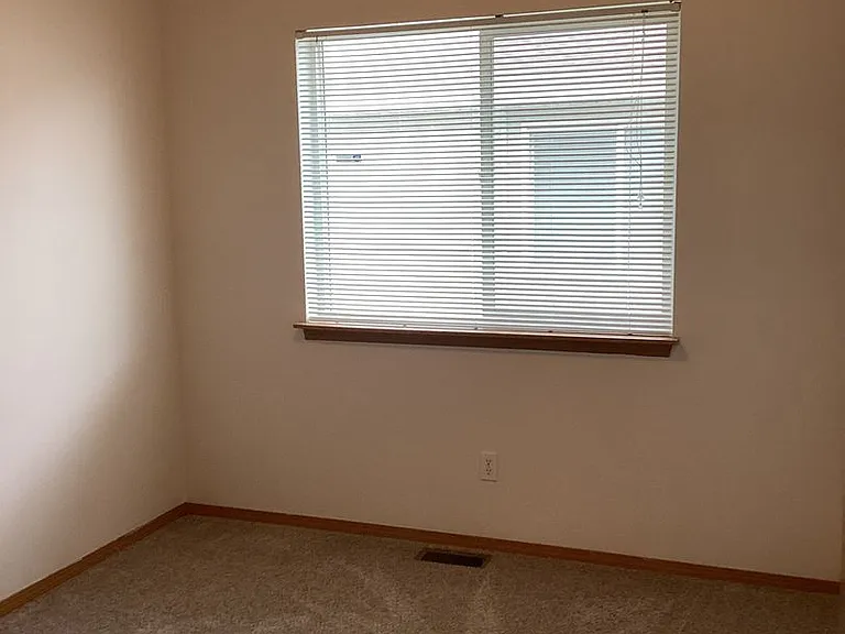 1102 S Aspen Pl — Photo 6