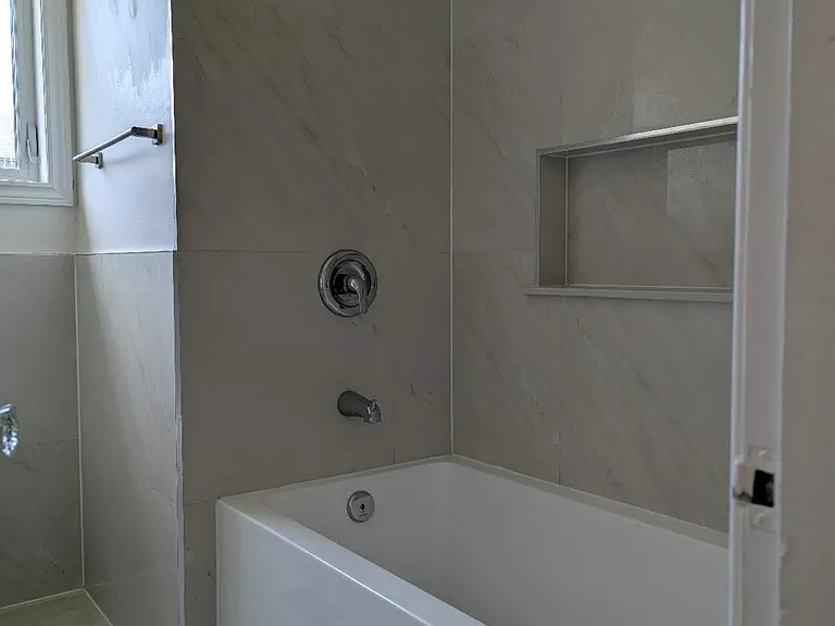 206 Lindsay St S #UPPER — Photo 16