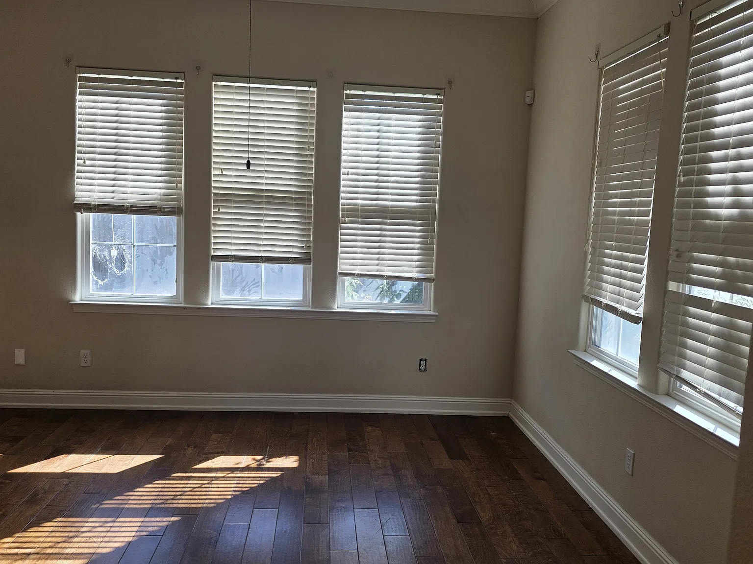 4 bed, 2.5 bath, 1647 sqft, $4,500 — Photo 3